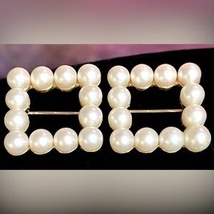 Vintage Richelieu twin faux pearl frame brooches​​​​